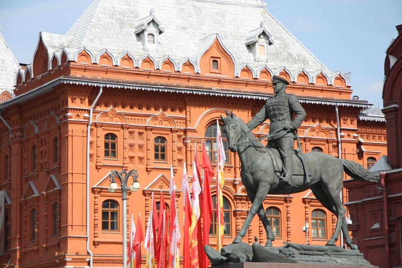 Monumento di generale sovietico Georgy Zhukov, Mosca immagine stock libera da diritti Monumento di generale sovietico Georgy Zhukov, Mosca immagine stock libera da diritti