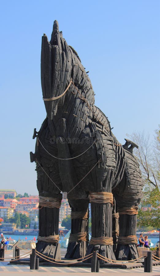 Cavalo De Troia De Madeira Em Canakkale, Turquia Imagem de Stock Editorial  - Imagem de turismo, marco: 93925579