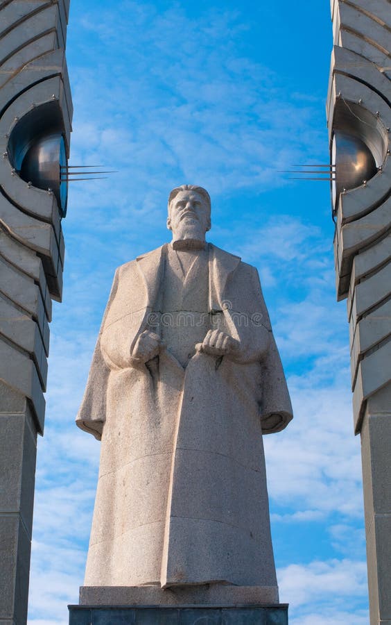 Monumento a I V Kurchatov o ÁTOMO da SEPARAÇÃO imagens de stock Monumento a I V Kurchatov o ÁTOMO da SEPARAÇÃO imagens de stock