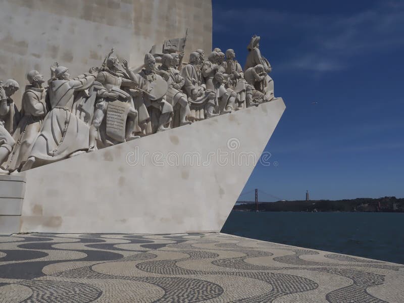 Monumento a los descubrimientos en Libon en Portugal fotos de archivo Monumento a los descubrimientos en Libon en Portugal fotos de archivo