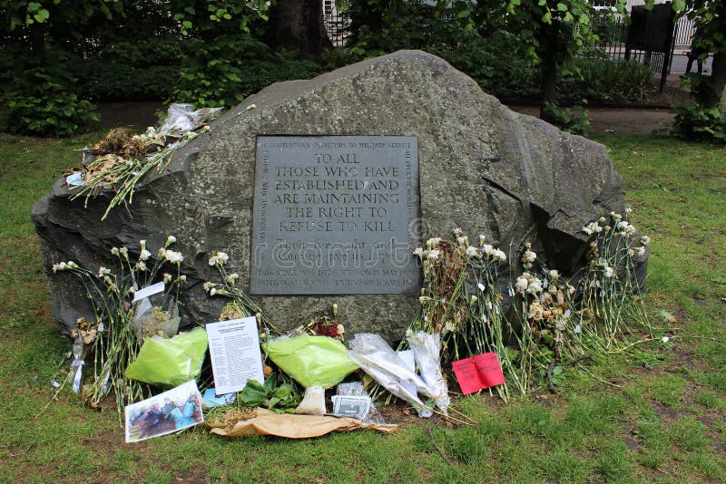 Monumento a los objetores concienzudos en el cuadrado Londres de Tavistock imagen de archivo libre de regalías Monumento a los objetores concienzudos en el cuadrado Londres de Tavistock imagen de archivo libre de regalías