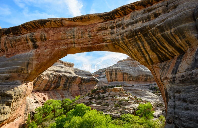 Monumento nacional das pontes naturais imagem de stock Monumento nacional das pontes naturais imagem de stock