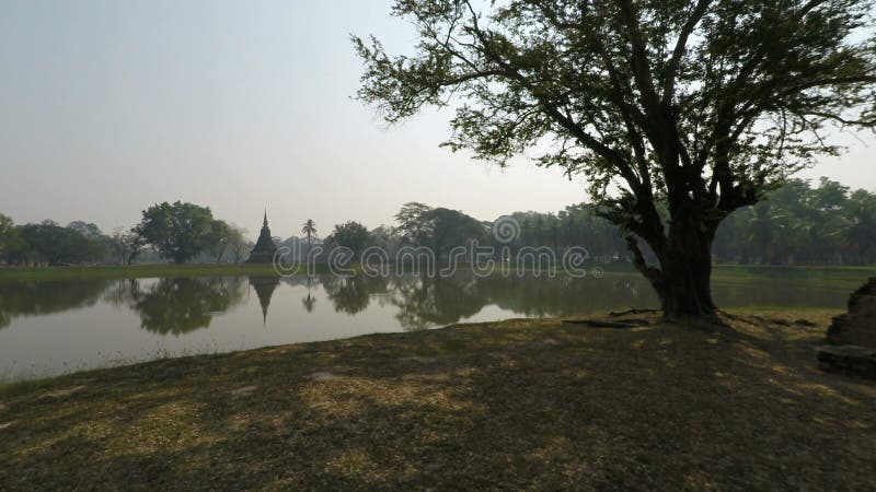 Monuments bouddhistes en parc historique de sukhothai