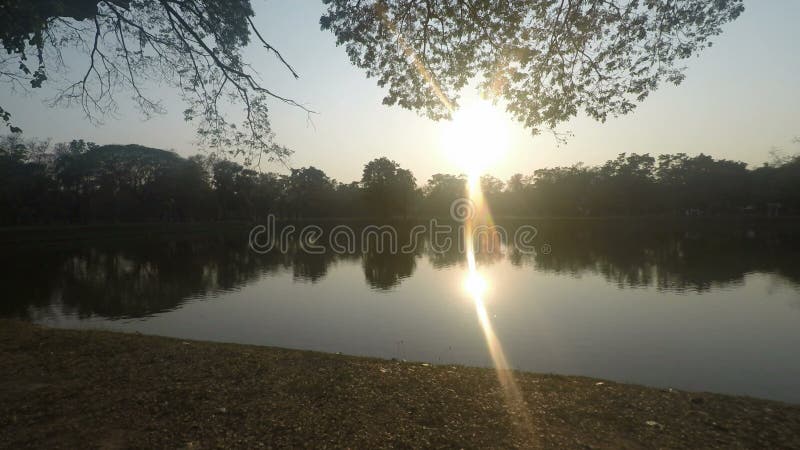 Monuments bouddhistes en parc historique de sukhothai