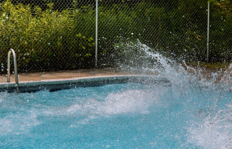 Mooi bespattend water in zwembad royalty-vrije stock foto Mooi bespattend water in zwembad royalty-vrije stock foto