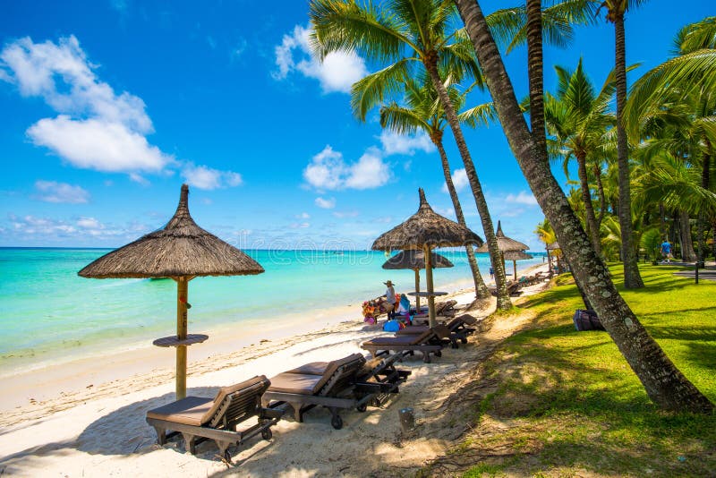 Mooi exotisch strand in Trou aux Biches, Mauritius stock foto's Mooi exotisch strand in Trou aux Biches, Mauritius stock foto's