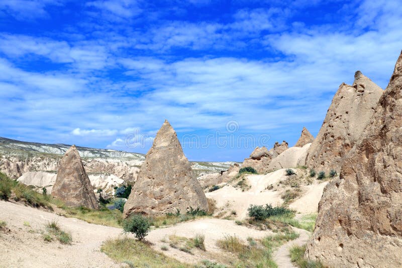 Mooi landschap met fantastische rotsen, Cappadocia, Turkije stock foto's Mooi landschap met fantastische rotsen, Cappadocia, Turkije stock foto's
