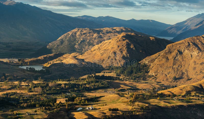 Mooi landschap van Kroon Piekqueenstown stock afbeeldingen Mooi landschap van Kroon Piekqueenstown stock afbeeldingen