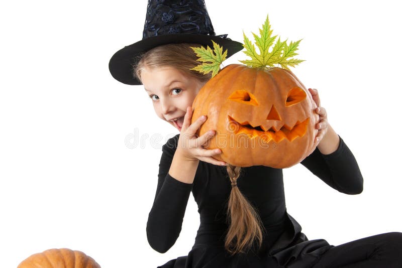 Mooi meisje die een pompoen houden Halloween stock fotografie Mooi meisje die een pompoen houden Halloween stock fotografie