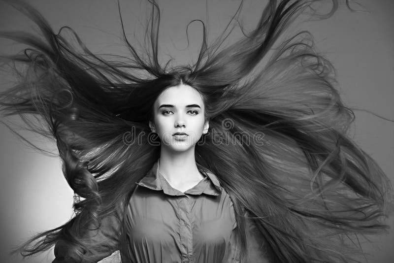 Mooi meisje met perfecte huid en lang haar stock afbeelding Mooi meisje met perfecte huid en lang haar stock afbeelding