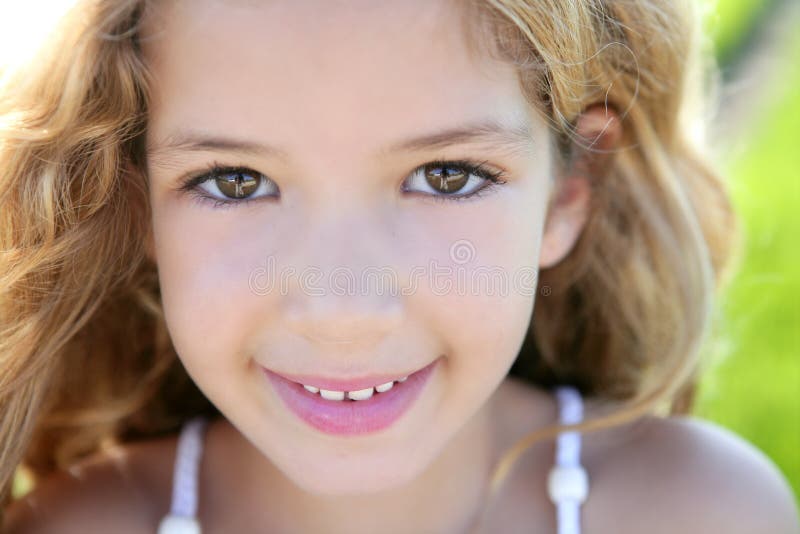 Mooi meisjeportret het glimlachen close-upgezicht royalty-vrije stock afbeelding Mooi meisjeportret het glimlachen close-upgezicht royalty-vrije stock afbeelding