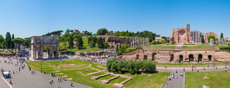 Mooi panorama van de historische ruïnes in Rome stock foto Mooi panorama van de historische ruïnes in Rome stock foto
