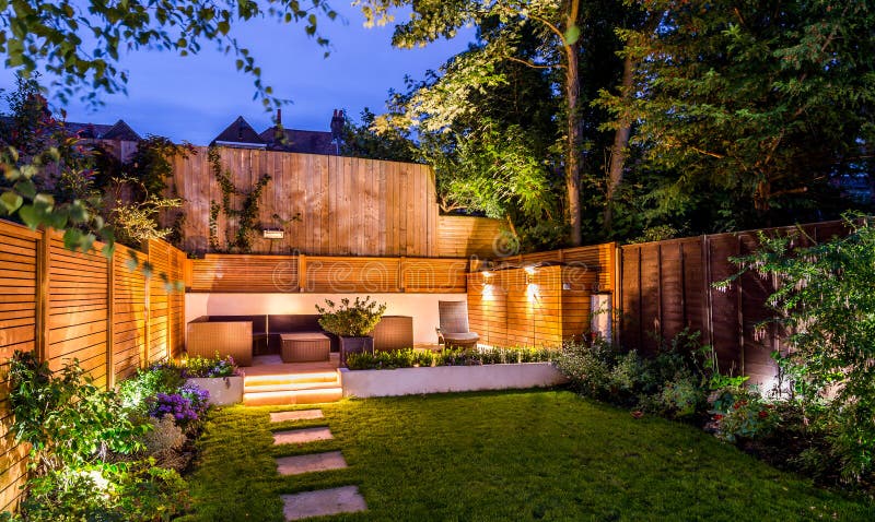 Mooi terras buiten luxehuis stock afbeelding Mooi terras buiten luxehuis stock afbeelding