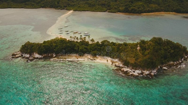 Mooi tropisch strand, luchtmening Tropisch Eiland stock afbeelding Mooi tropisch strand, luchtmening Tropisch Eiland stock afbeelding