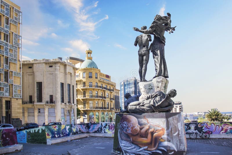 Mooi uitzicht op het martelaarsmonument in het centrum van beiroet stock foto's