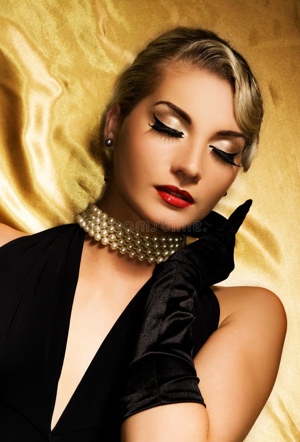 Charmant retroportret van een vrouw stock foto's