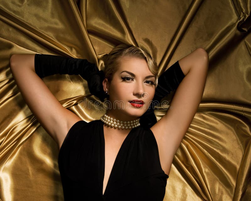 Charmant retroportret van een vrouw stock afbeeldingen