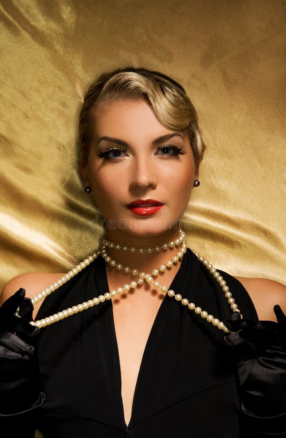 Charmant retroportret van een vrouw stock foto's