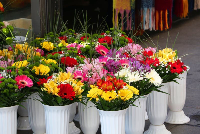 bak Paine Gillic Psychologisch Mooie Bloemen Te Koop Op Straat Stock Foto - Image of straat, flora:  168386544