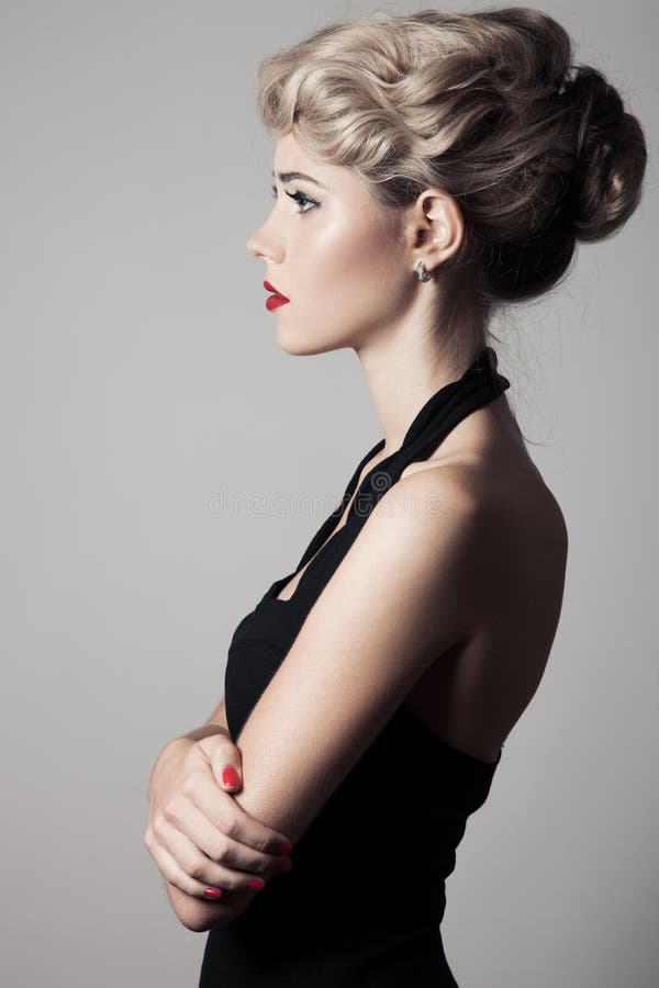 Prachtige blonde vrouw. Retro modebeeld royalty-vrije stock foto