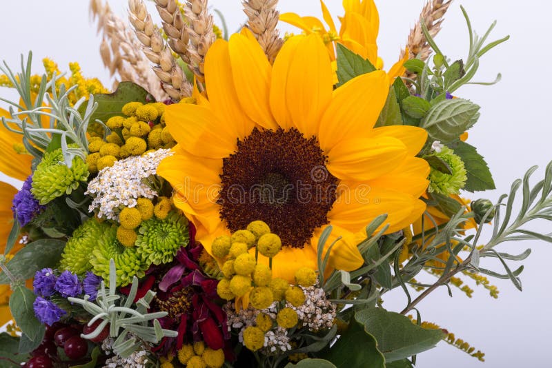 Mooie Boeketten Van Bloemen En Kruiden Stock Foto - Image of boeket ...