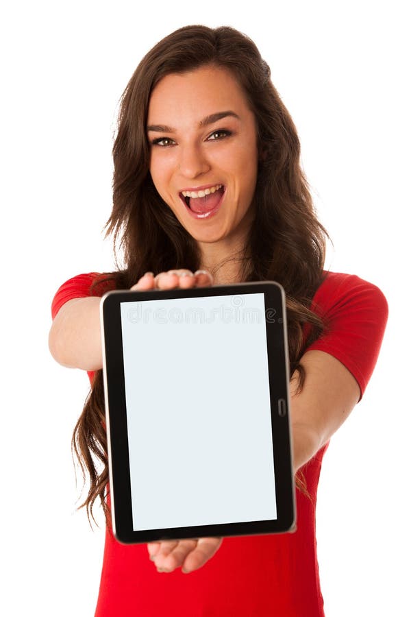 Mooie jonge bedrijfsvrouw die tablet met het scherm voor mede tonen royalty-vrije stock afbeelding Mooie jonge bedrijfsvrouw die tablet met het scherm voor mede tonen royalty-vrije stock afbeelding