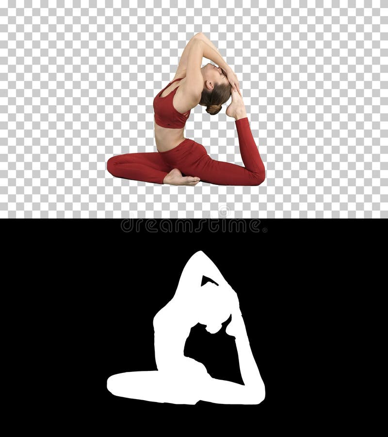 Mooie jonge womandoing yoga of pilates oefening ??n legged koningsduif stelt, rajakapotasana van ekapada, alfakanaal stock afbeeldingen Mooie jonge womandoing yoga of pilates oefening ??n legged koningsduif stelt, rajakapotasana van ekapada, alfakanaal stock afbeeldingen