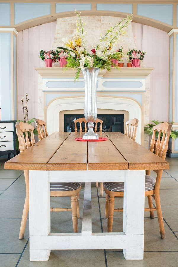 Mooie klassieke de stijleetkamer van het land royalty-vrije stock afbeeldingen Mooie klassieke de stijleetkamer van het land royalty-vrije stock afbeeldingen