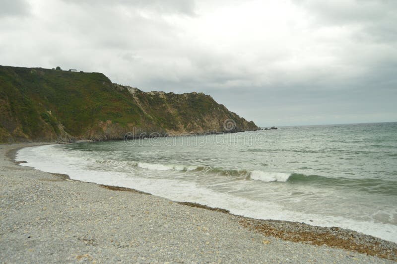 Mooie Klippen en Kust van Stenen in het Strand van Mills In Barcia 30 juli, 2015 Strand van Los Molinos, Barcia, Asturias, royalty-vrije stock afbeelding Mooie Klippen en Kust van Stenen in het Strand van Mills In Barcia 30 juli, 2015 Strand van Los Molinos, Barcia, Asturias, royalty-vrije stock afbeelding