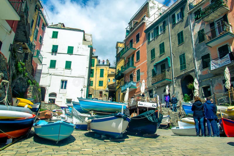 Mooie Manarola-stad Is één van vijf beroemde kleurrijke dorpen stock fotografie Mooie Manarola-stad Is één van vijf beroemde kleurrijke dorpen stock fotografie