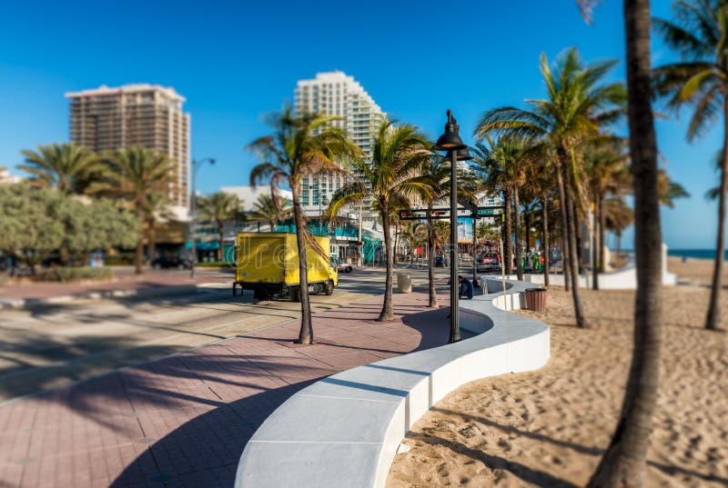 Mooie mening van de Boulevard van het Fort Lauderdalestrand, Florida - de V.S. stock foto Mooie mening van de Boulevard van het Fort Lauderdalestrand, Florida - de V.S. stock foto