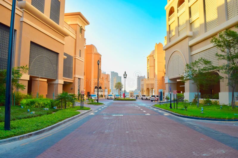 Mooie mening van een straat in de Parel Qatar royalty-vrije stock afbeeldingen Mooie mening van een straat in de Parel Qatar royalty-vrije stock afbeeldingen