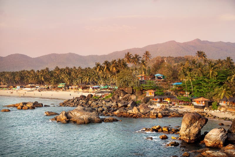 Mooie mening van zonsondergangstrand in Goa stock afbeeldingen Mooie mening van zonsondergangstrand in Goa stock afbeeldingen
