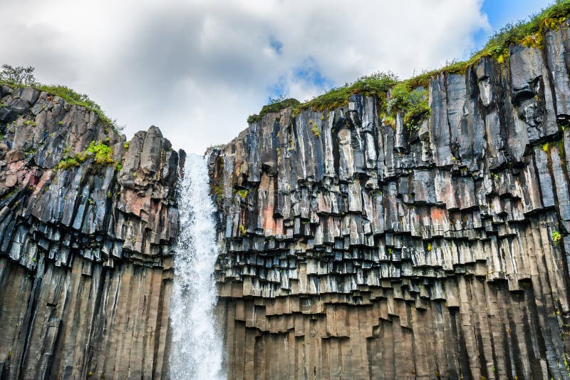 Mooie Svartifoss-waterval in IJsland stock afbeeldingen Mooie Svartifoss-waterval in IJsland stock afbeeldingen