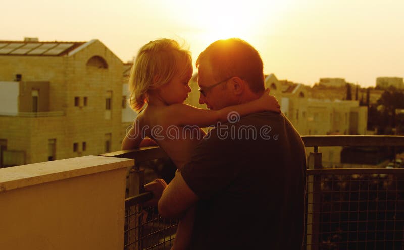 Mooie vader en dochter stock afbeelding