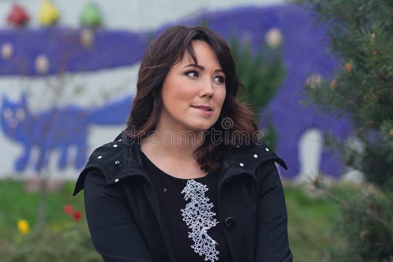 Mooie vrouw met een verbaasde blik stock foto Mooie vrouw met een verbaasde blik stock foto