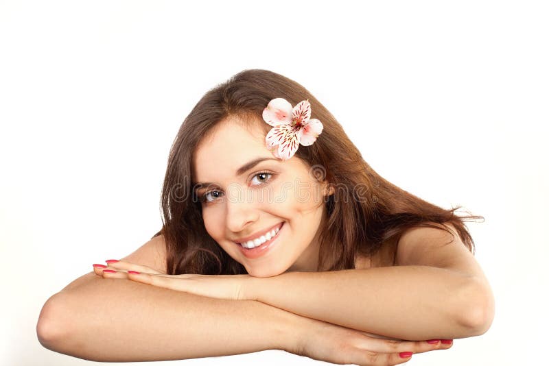 Mooie vrouw op massagelijst in beauty spa royalty-vrije stock afbeeldingen Mooie vrouw op massagelijst in beauty spa royalty-vrije stock afbeeldingen