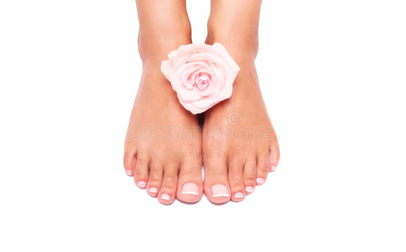 Mooie vrouwelijke benen en voeten op een witte achtergrond stock foto Mooie vrouwelijke benen en voeten op een witte achtergrond stock foto