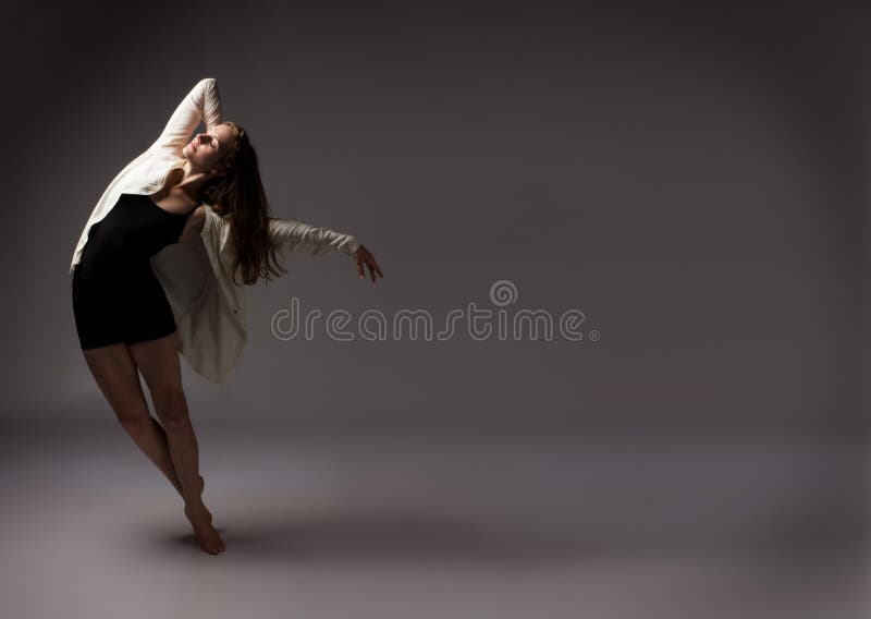 Mooie vrouwelijke danser stock afbeeldingen Mooie vrouwelijke danser stock afbeeldingen