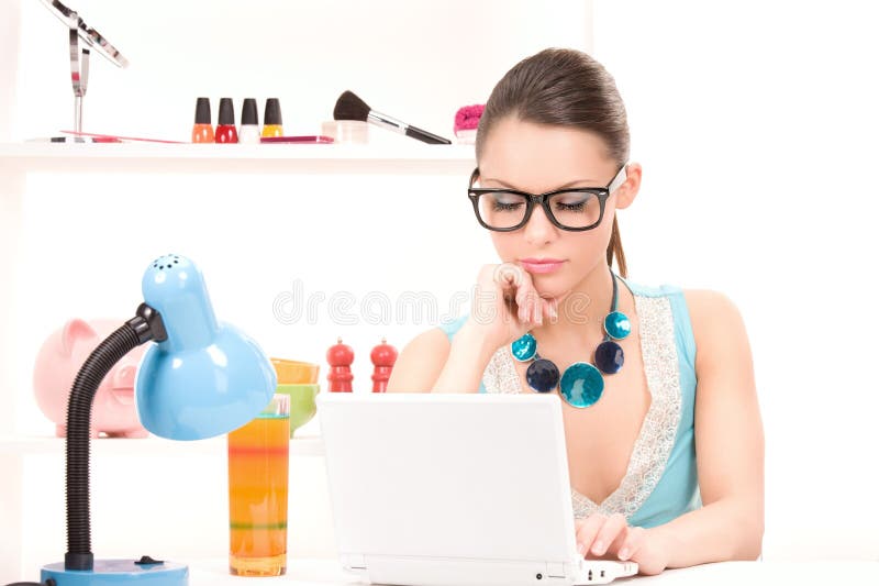 Lieve vrouw laptop stock foto