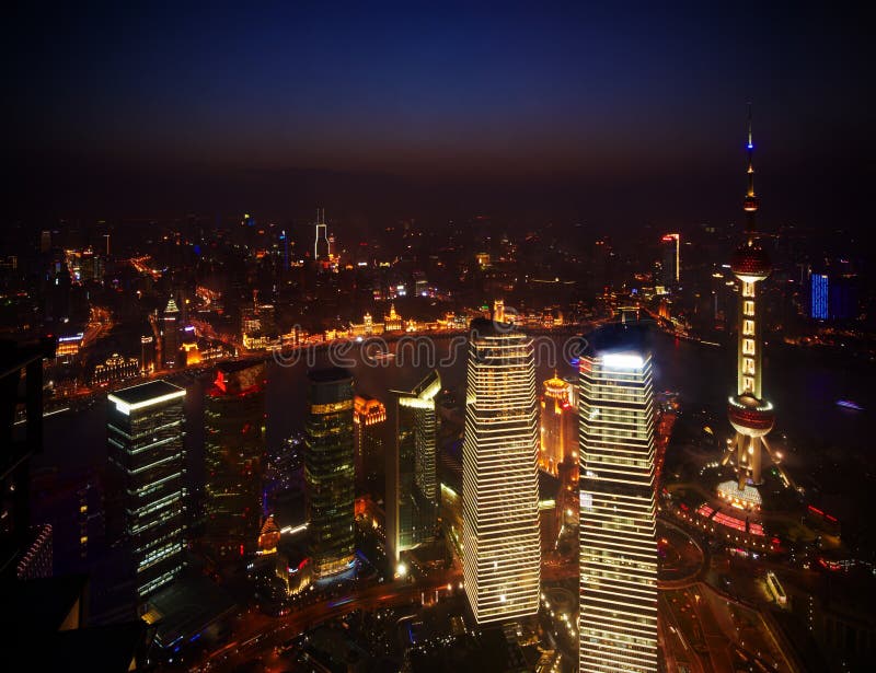 Mooie wolkenkrabbers, de stad van de nachtmening de bouw van Pudong, Shanghai, China royalty-vrije stock foto Mooie wolkenkrabbers, de stad van de nachtmening de bouw van Pudong, Shanghai, China royalty-vrije stock foto