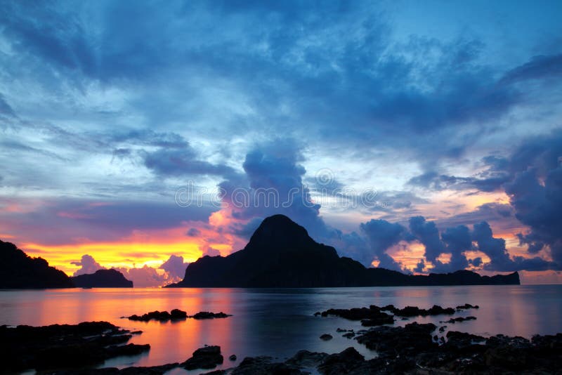 Mooie zonsondergang in Gr Nido stock afbeeldingen Mooie zonsondergang in Gr Nido stock afbeeldingen