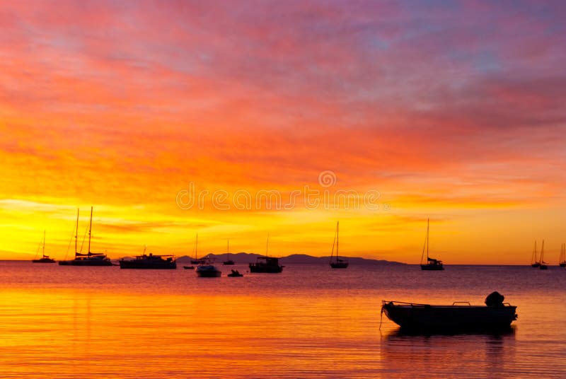 Mooie zonsondergang op het overzees stock foto's Mooie zonsondergang op het overzees stock foto's