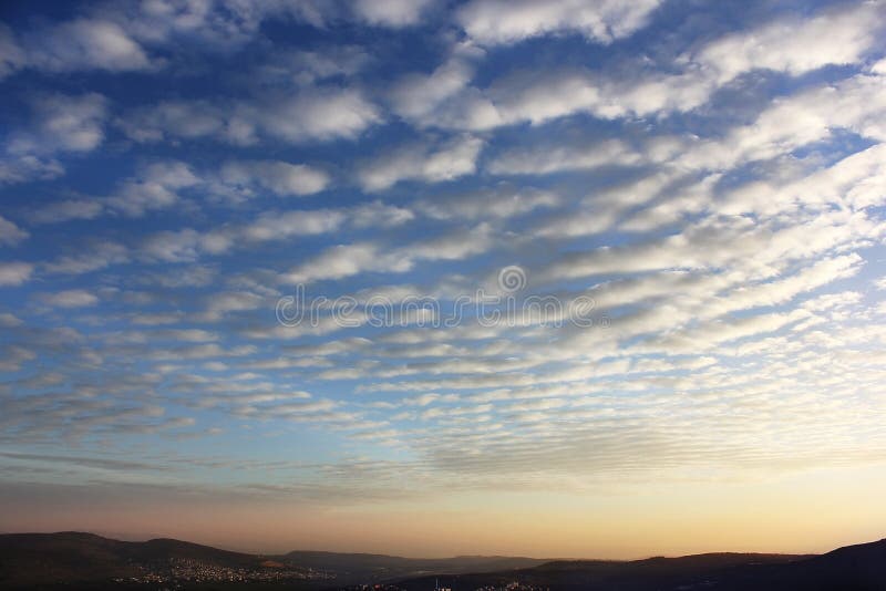Mooie zonsopgang over Cana van Galilee, Israël royalty-vrije stock foto Mooie zonsopgang over Cana van Galilee, Israël royalty-vrije stock foto
