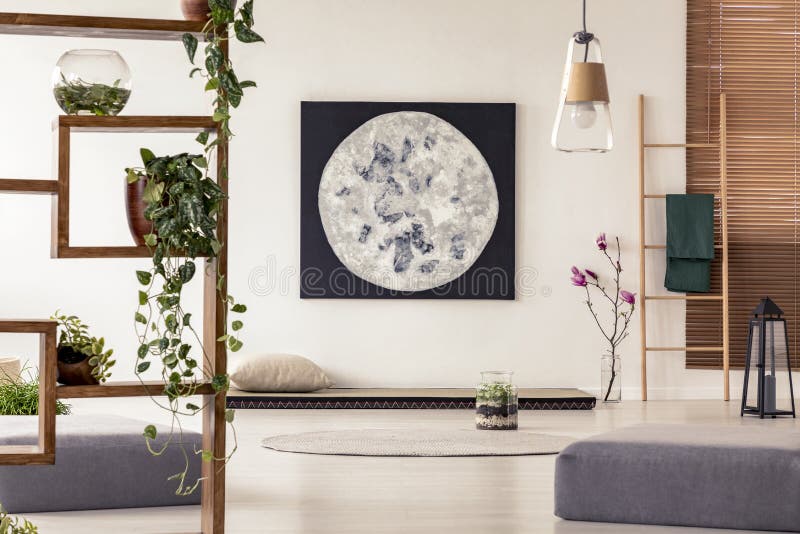Moon la pittura sopra il letto della stuoia di tatami in interi piano di stile giapponese fotografie stock Moon la pittura sopra il letto della stuoia di tatami in interi piano di stile giapponese fotografie stock