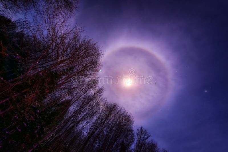 Ring Around The Moon : r/moon