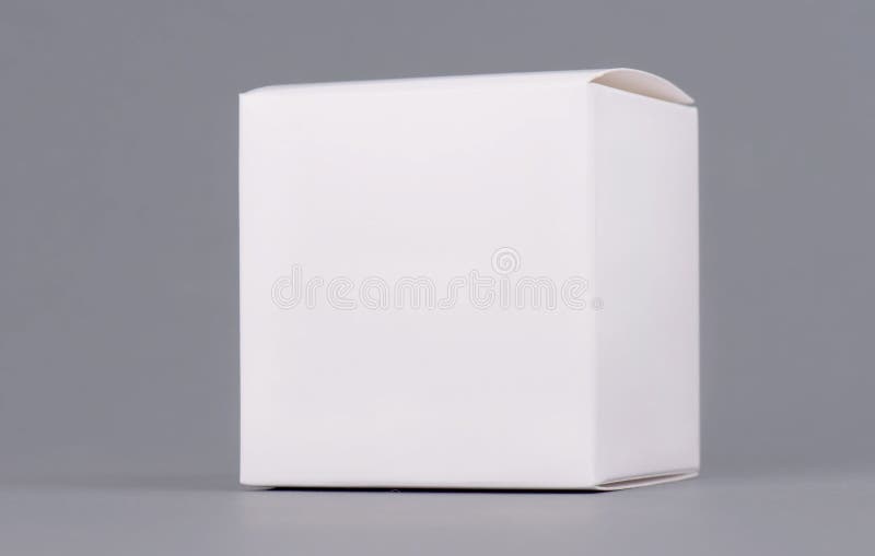 Moquerie blanche carrée de boîte de produit de carton, vue de côté, chemin de coupure Nettoyez la moquerie blanche de blanc de ca photos stock Moquerie blanche carrée de boîte de produit de carton, vue de côté, chemin de coupure Nettoyez la moquerie blanche de blanc de ca photos stock