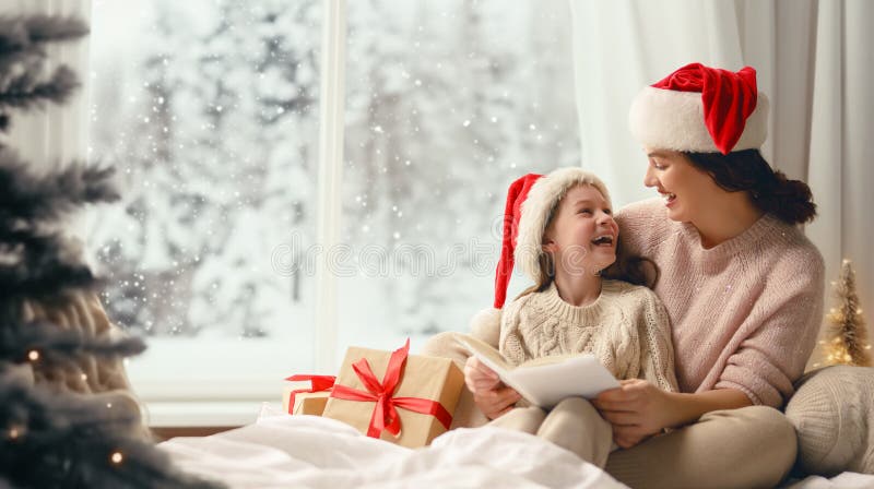 Mor och dotter som läser en bok royaltyfria foton