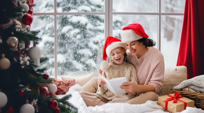 Mor och dotter som läser en bok fotografering för bildbyråer