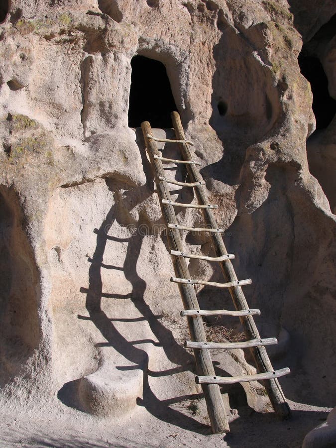 Download Moradia de penhasco imagem de stock. Imagem de caverna, penhasco - 57937